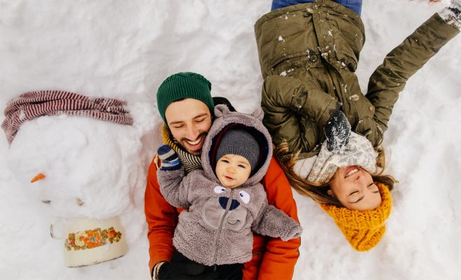 Zimowe aktywności z dzieckiem: bezpieczne zabawy, atrakcje i wzmocnienie odporności