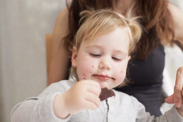 Złe nawyki żywieniowe dzieci – jak świadomie je zmienić? Psycholog wyjaśnia