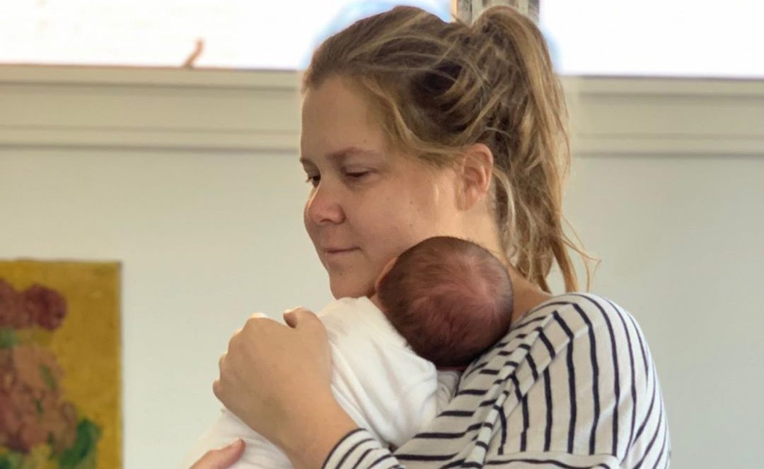 >„Mieliście rację” – Amy Schumer szczerze o porodzie i pierwszych chwilach z synem
