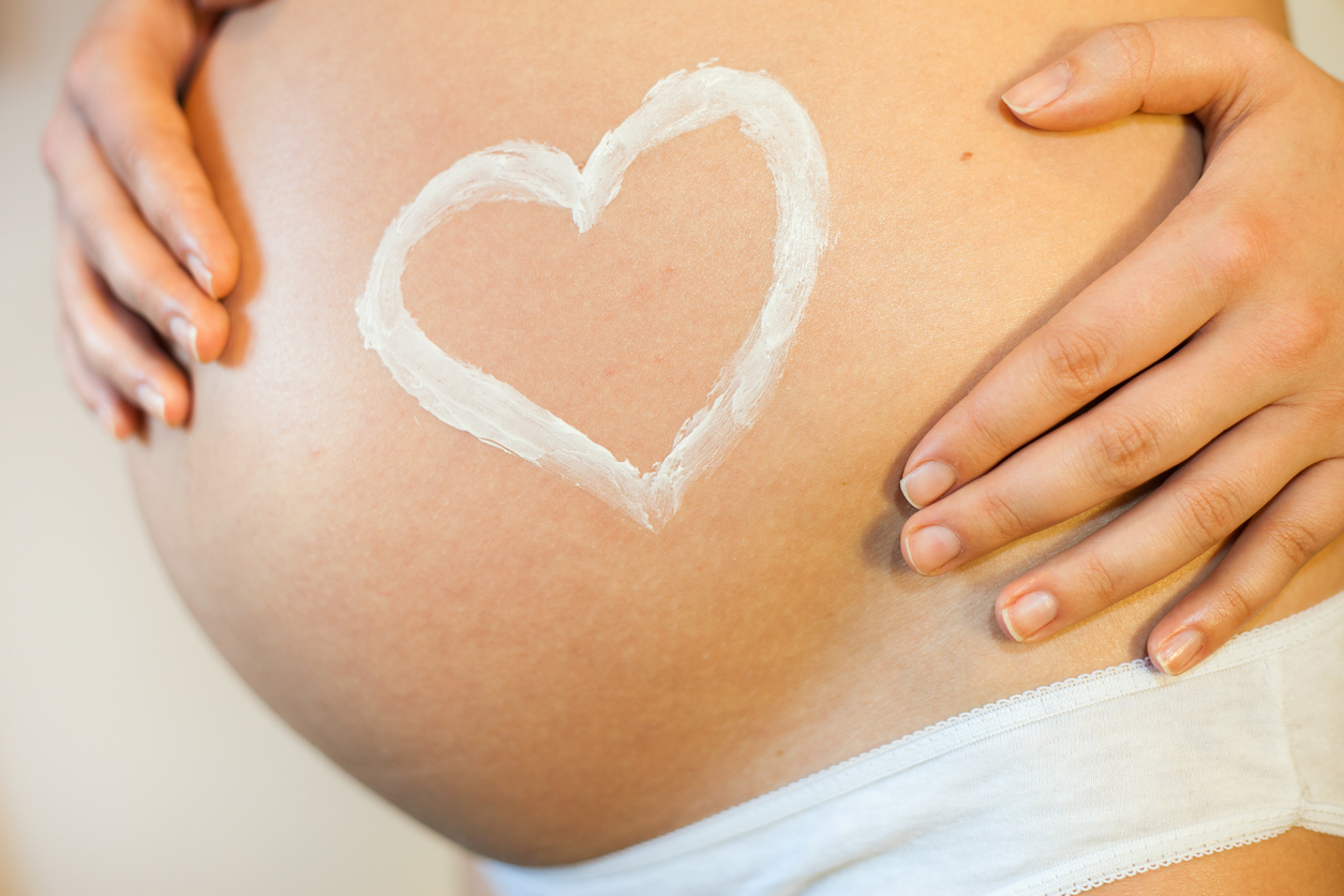 32 tydzień ciąży - ssanie kciuka i rozwijanie żuchwy dziecka