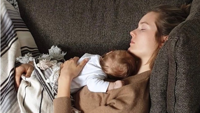 „Tak, spałam w tym i chodzę tak nadal, a mamy południe” – Monika Jagaciak pokazała na Instagramie, jak wygląda jej prawdziwe życie po urodzeniu dziecka