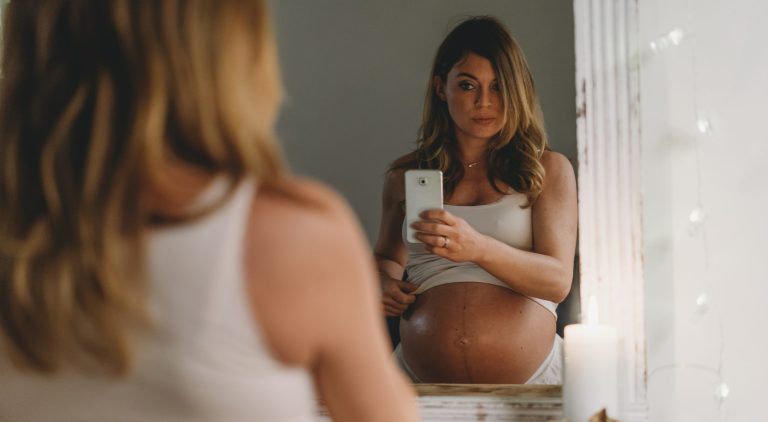 Ciąża na okresie próbnym w pracy – z czym się wiąże?