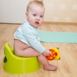 Śluz w kupce niemowlaka – czego może być objawem?