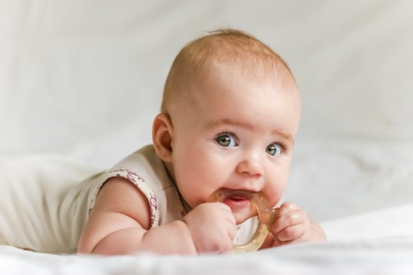 Ząbkowanie u dziecka – jak rozpoznać?