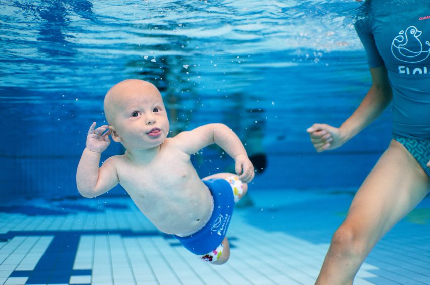 Nauka pływania dla niemowląt