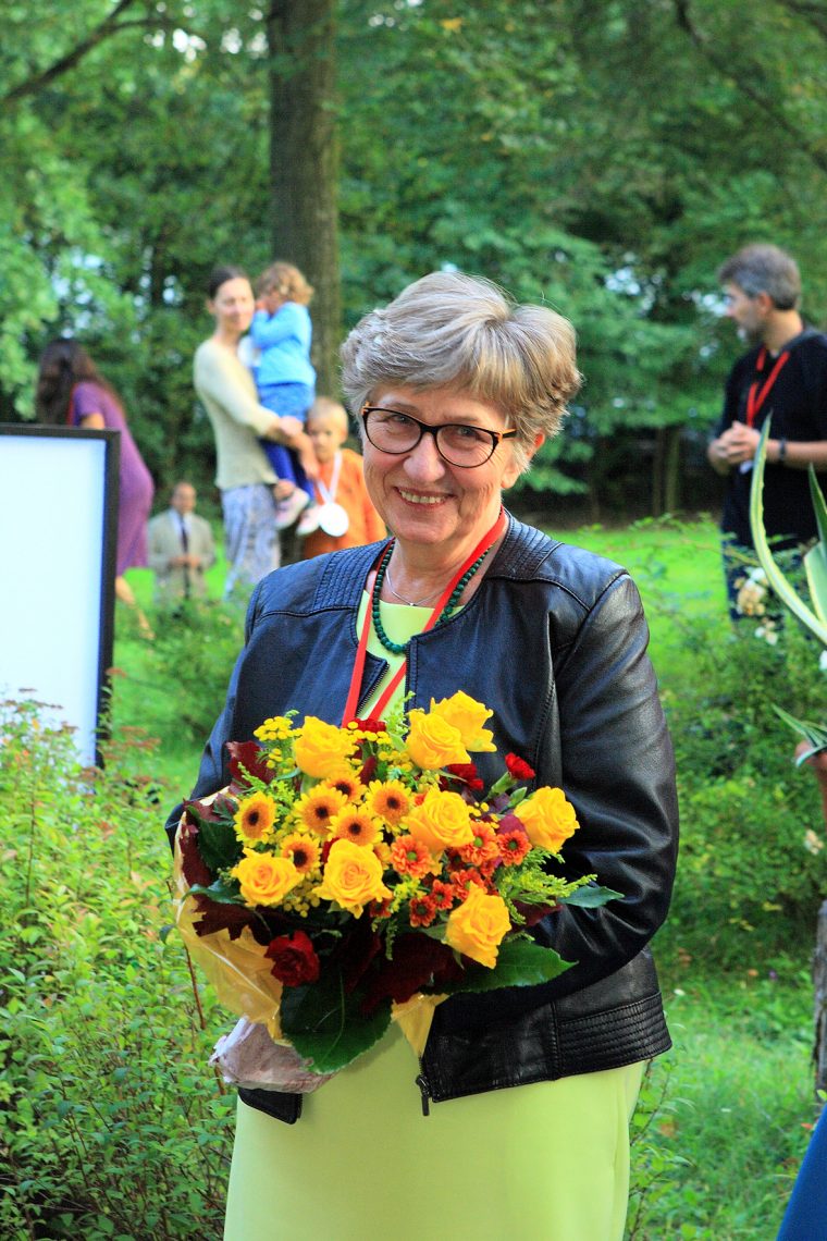 Irena Chołuj, która odbierała porody w PRL, świętuje jubileusz 50 lat pracy