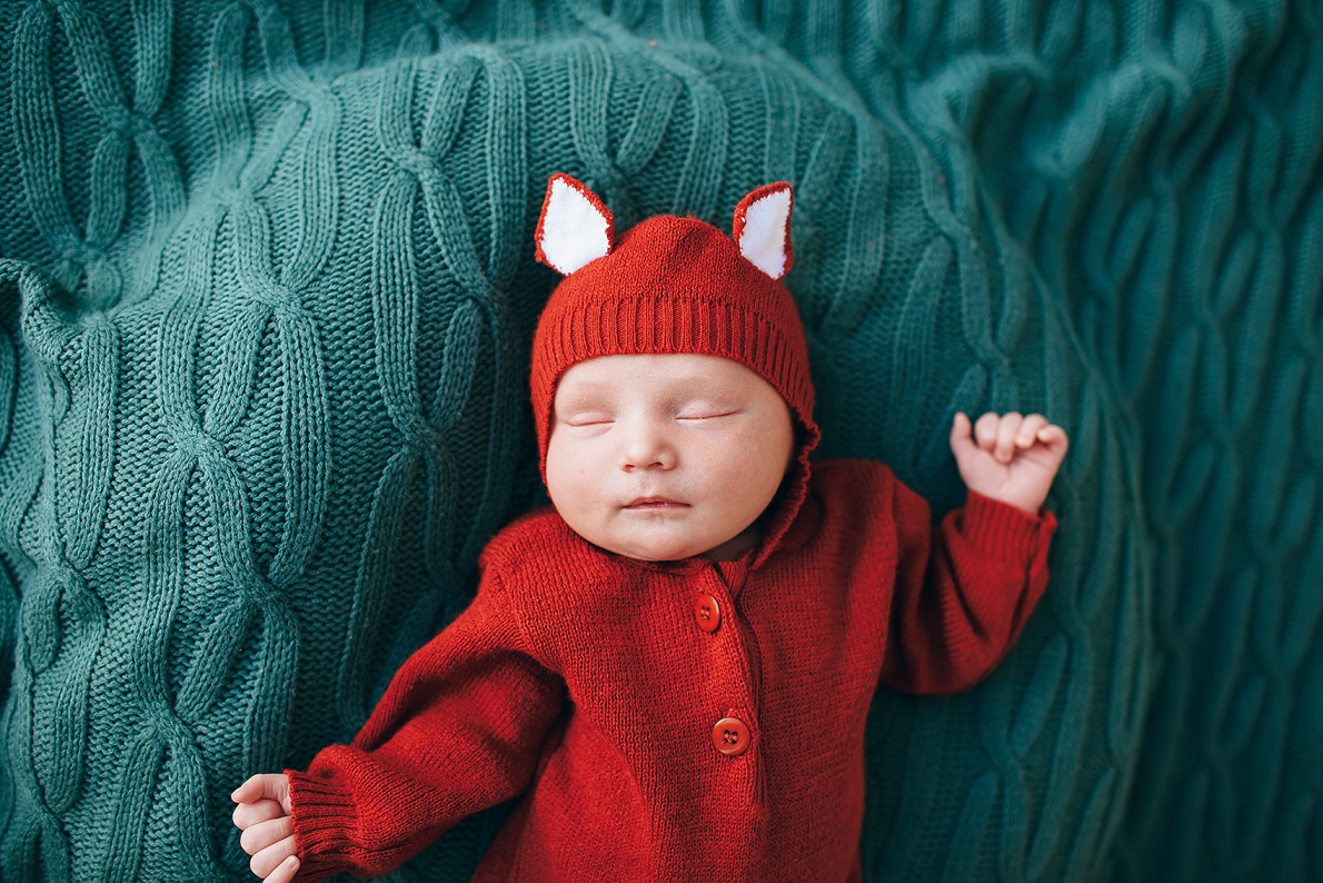 Czy budzić noworodka na karmienie?/fot. Pexels, Helena Lopes