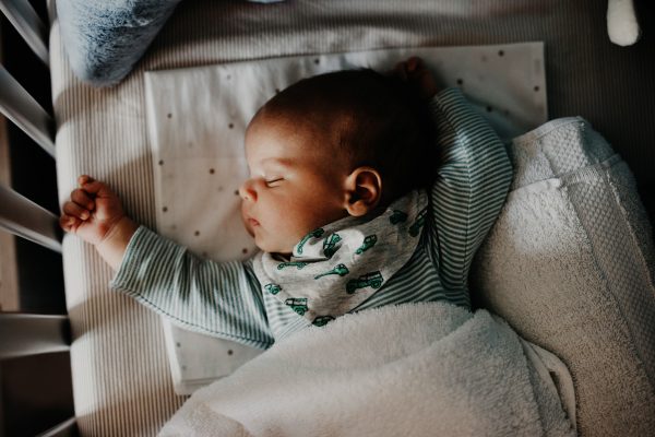 Karmienie noworodka w nocy – wszystko, co musisz wiedzieć