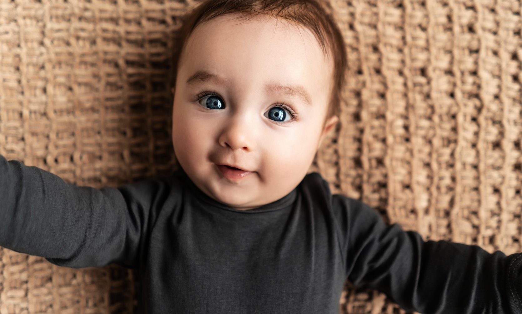 Ropiejące oczy u dziecka – czy to normalne?/fot. iStock