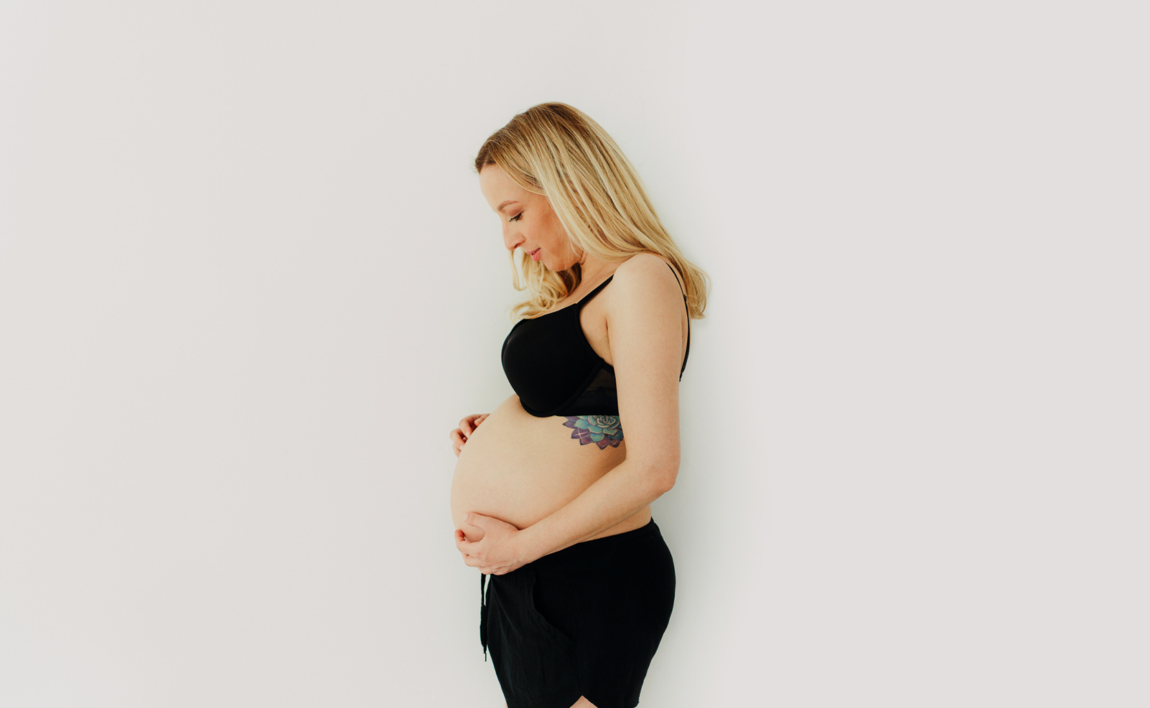 Jak rośnie brzuch w ciąży - w którym miesiącu widać brzuch?/fot. iStock