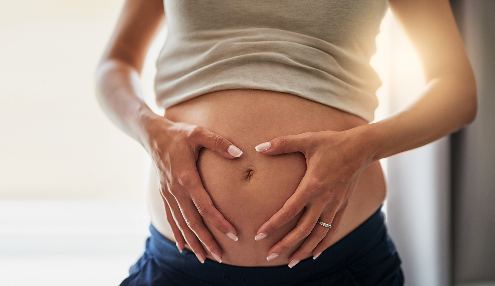 Wysypka na brzuchu w ciąży - o czym może świadczyć? / istock