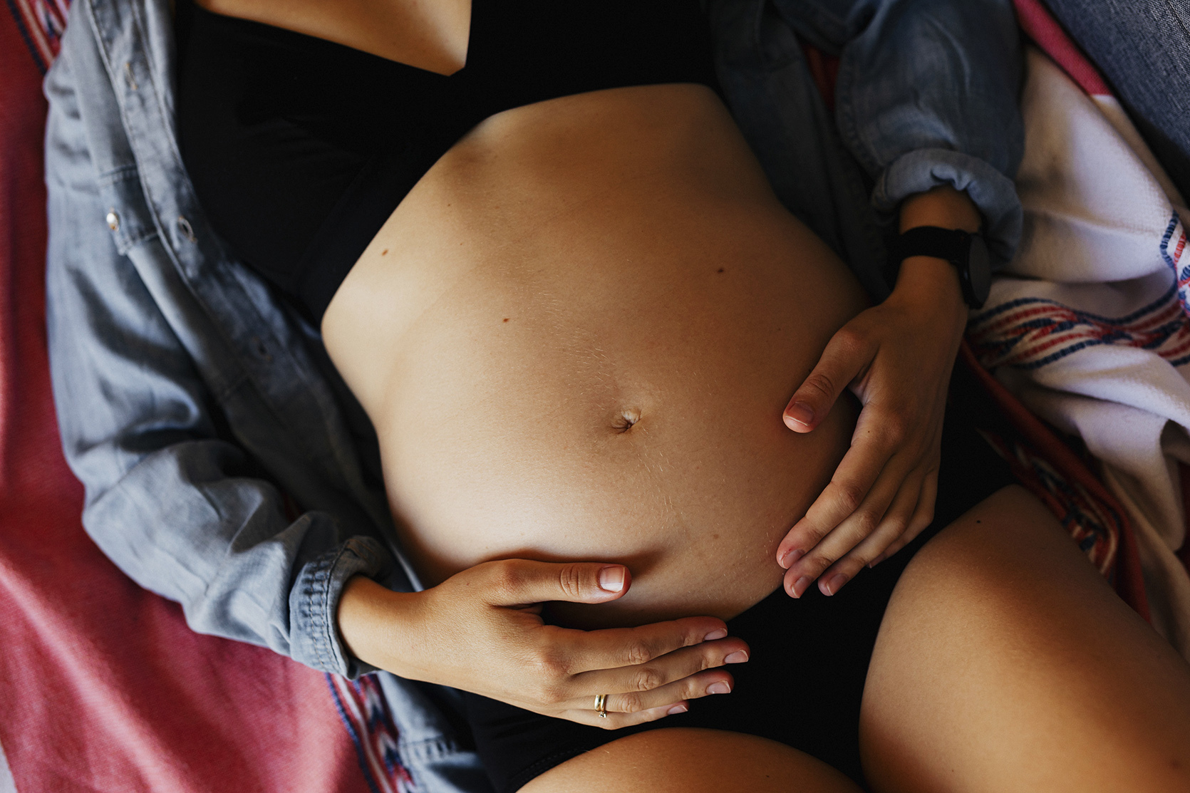 Co oznacza ból w pachwinie w ciąży? / rawpixel
