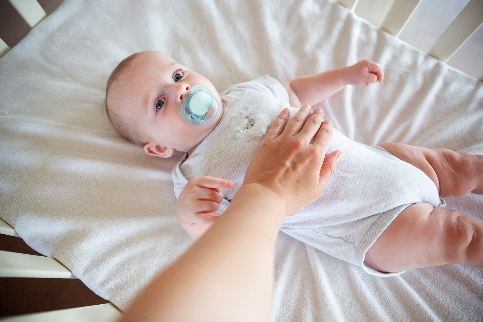 Ból brzucha u niemowlaka – kolka czy może coś więcej?