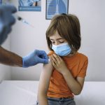 Szczepienie przeciwko COVID-19 u dzieci w wieku 5-11 lat – jak łagodzić niepożądane odczyny poszczepienne (NOP)?