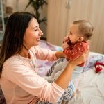 Zabawy z 3-miesięcznym dzieckiem – wspomagaj rozwój swojej pociechy