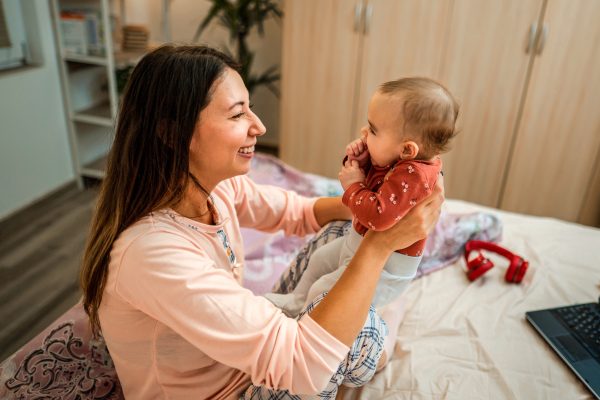 Zabawy z 3-miesięcznym dzieckiem – wspomagaj rozwój swojej pociechy