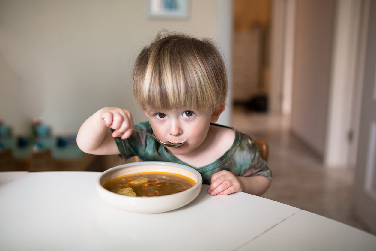 Smaczne i pożywne zupy dla dwulatka /fot. iStock