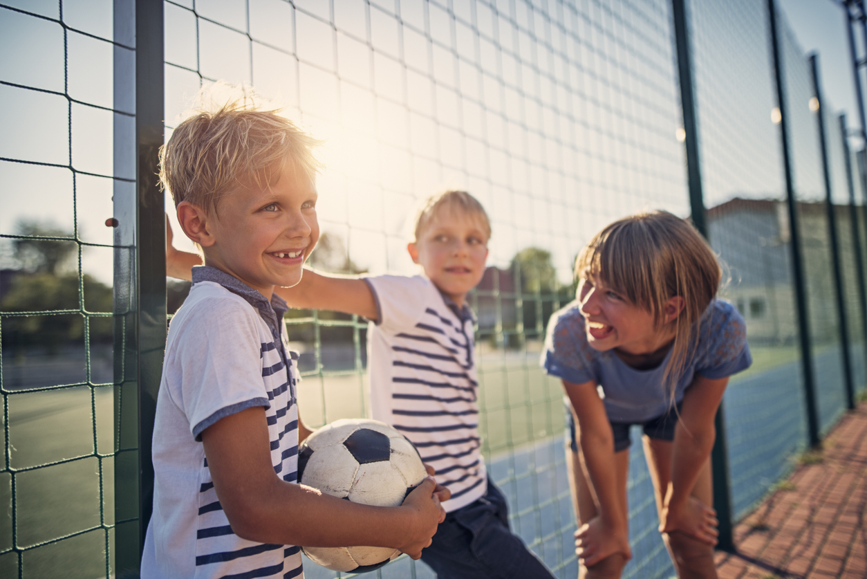 Piłka nożna dla dzieci – bo ruch jest ważny! /fot. iStock