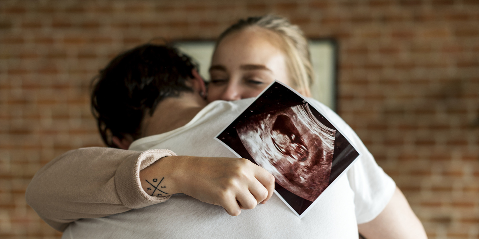 Ciąża – niespodzianka. Jak powiedzieć o ciąży najbliższym /fot. iStock
