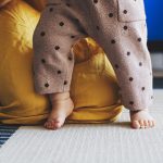 Krzywe stopy u dziecka – kiedy zacząć się martwić?