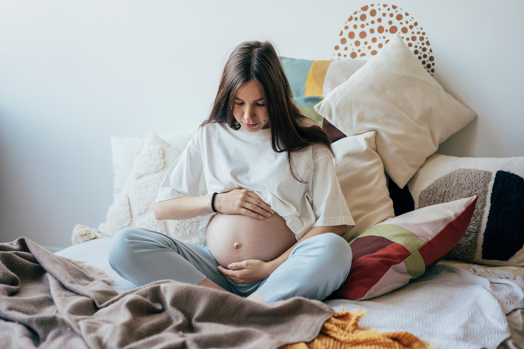 Wielowodzie w ciąży - przyczyny, objawy i skutki / istock