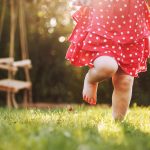 Chodzenie na palcach u dzieci – czy to powód do niepokoju?