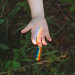 Suche dłonie u dziecka – przyczyny i leczenie