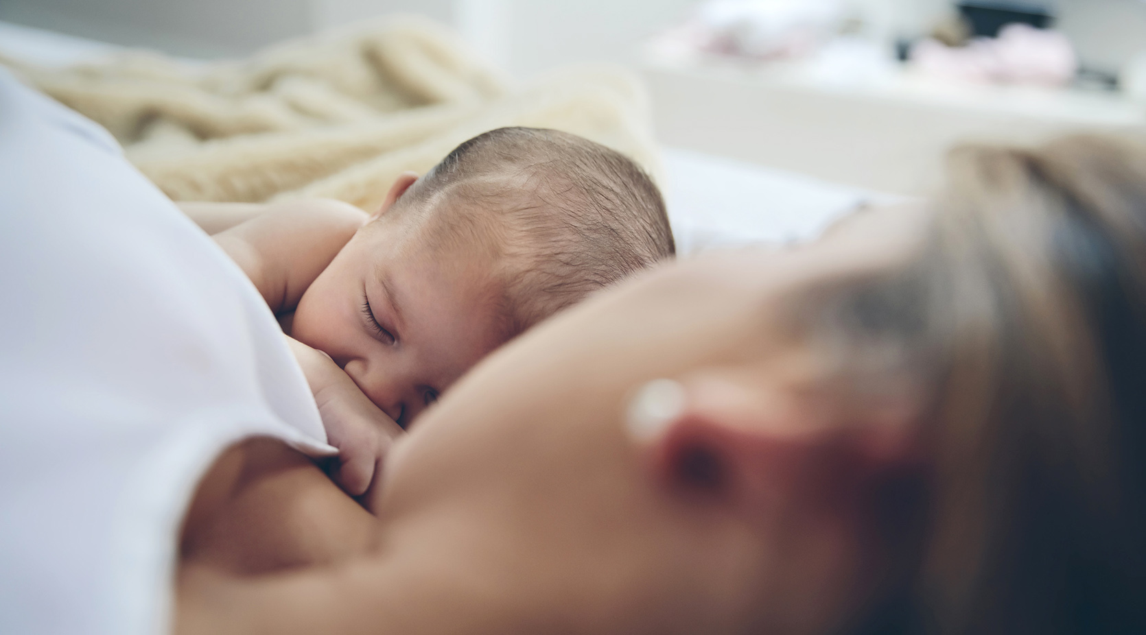 Obkurczanie macicy po porodzie – jak wygląda, ile trwa? / istock