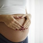 Stawianie się macicy w ciąży – co to oznacza?
