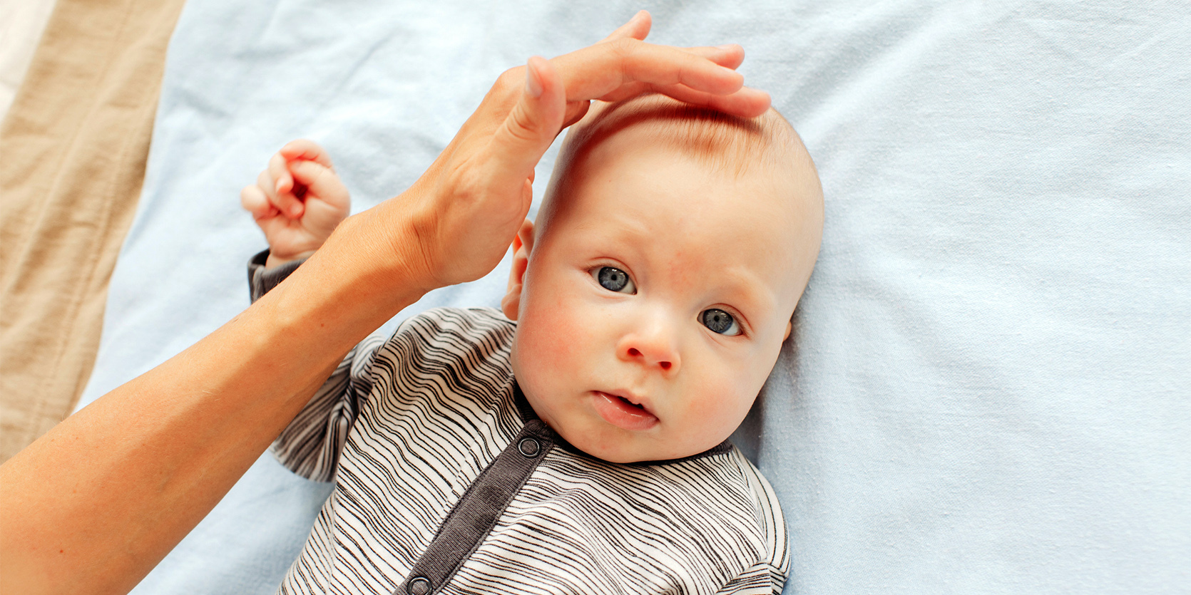 Płaska główka u niemowlaka - jak jej zapobiec?