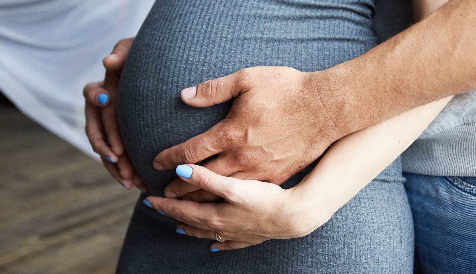 Sztuczne paznokcie a ciąża - czy w ciąży można robić hybrydy, żele i akryl? / istock