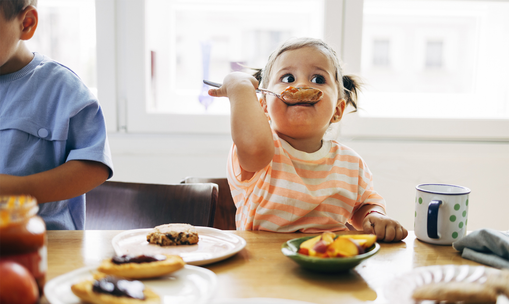 Jak nauczyć dziecko jeść sztućcami?
