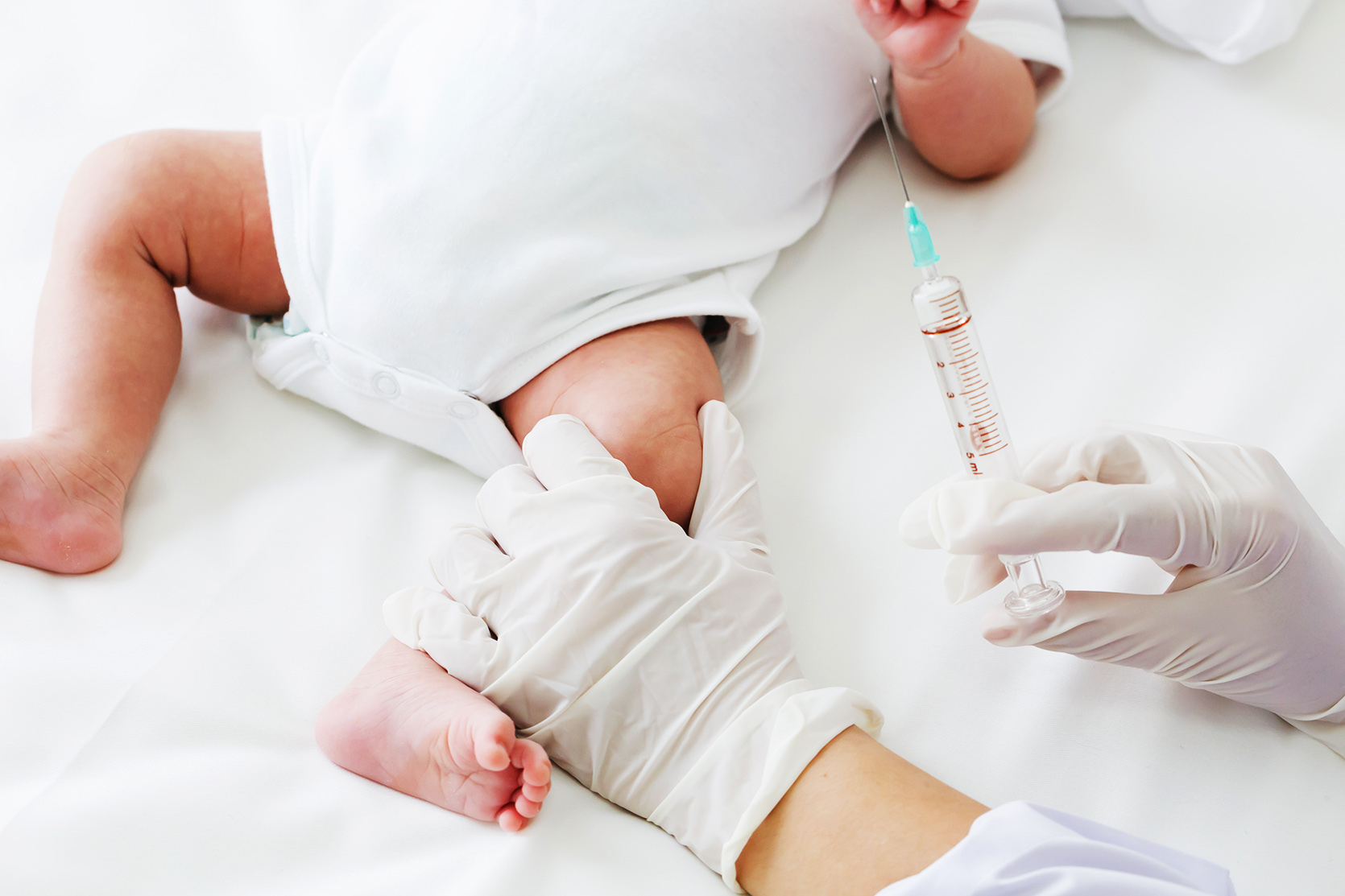 Kiedy wykonać dziecku szczepienie na meningokoki?