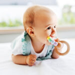 Nieprzyjemny zapach z ust dziecka a ząbkowanie