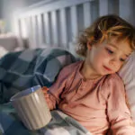 “Preparaty na bazie miodu można podać dziecku na noc” – mówi pediatra lek. Alicja Sapała-Smoczyńska