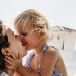 Rodzicielstwo bliskości –  klucz do silnej więzi z dzieckiem 